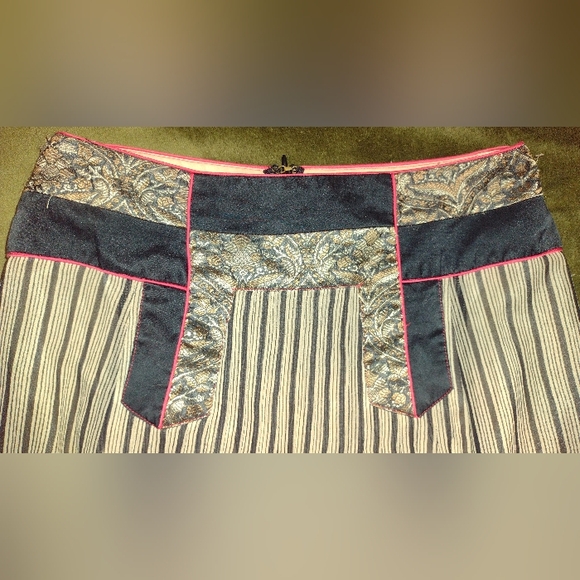 Gorgeous skirt! Sz 8 (wears small) - Picture 6 of 7